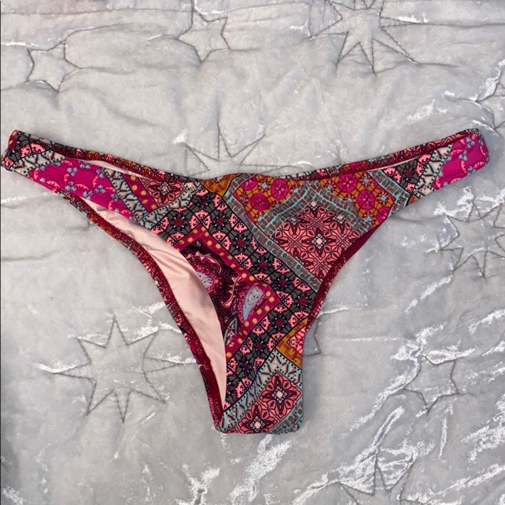 Tiny Small Bikini Bottom Ruched Back! Never Worn! - image 1